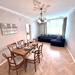 Sea Siren 1bd - Near Sea Garden, Free Garage & Ev Friendly Διαμέρισμα